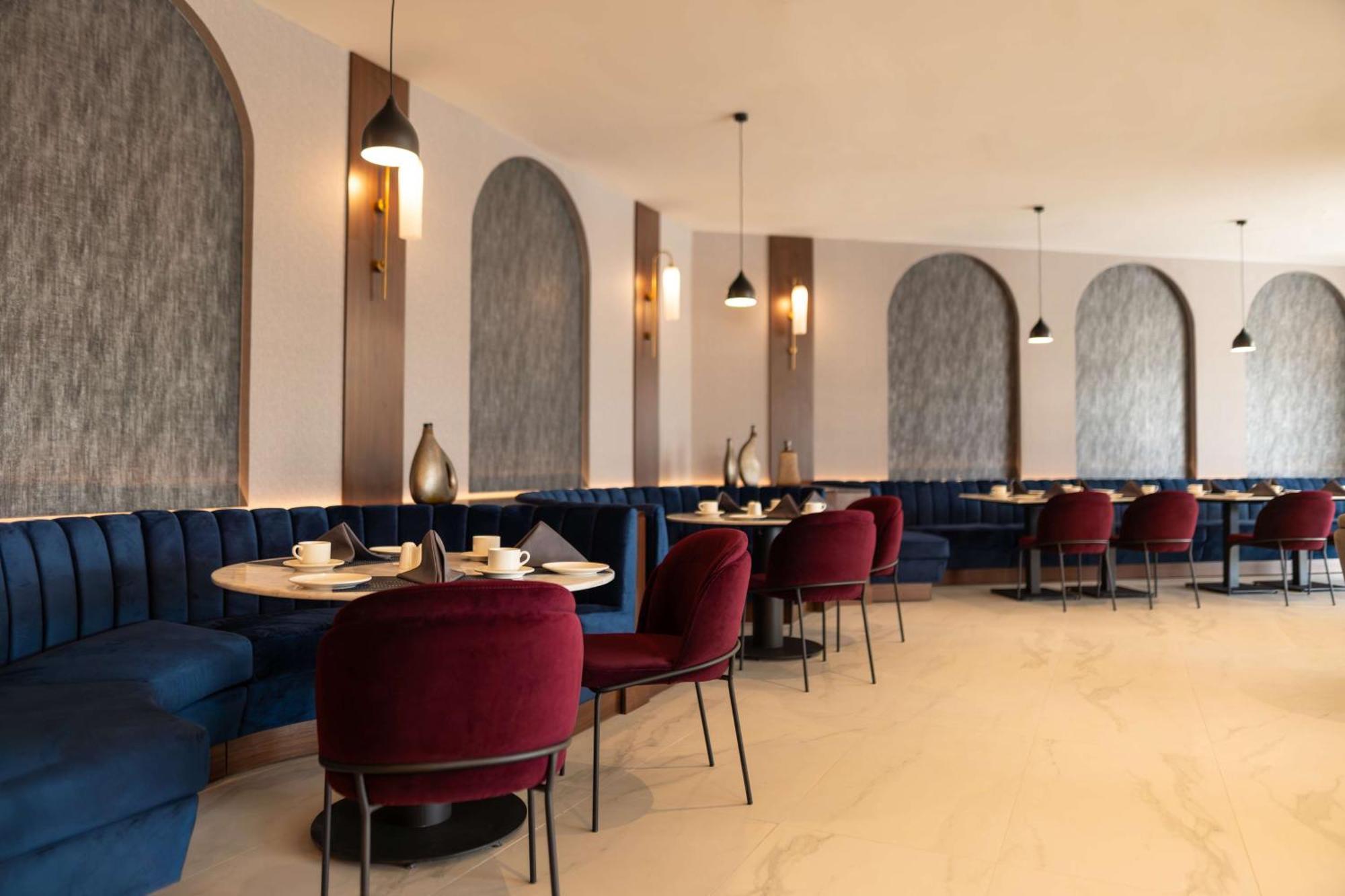 Radisson Blu Hotel, Amman Galleria Mall Eksteriør billede The interior of the restaurant