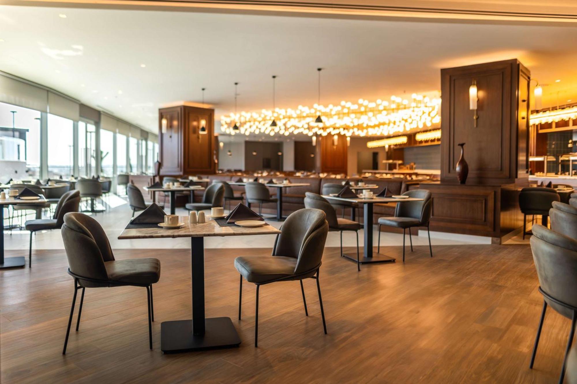 Radisson Blu Hotel, Amman Galleria Mall Eksteriør billede The lounge at the airport