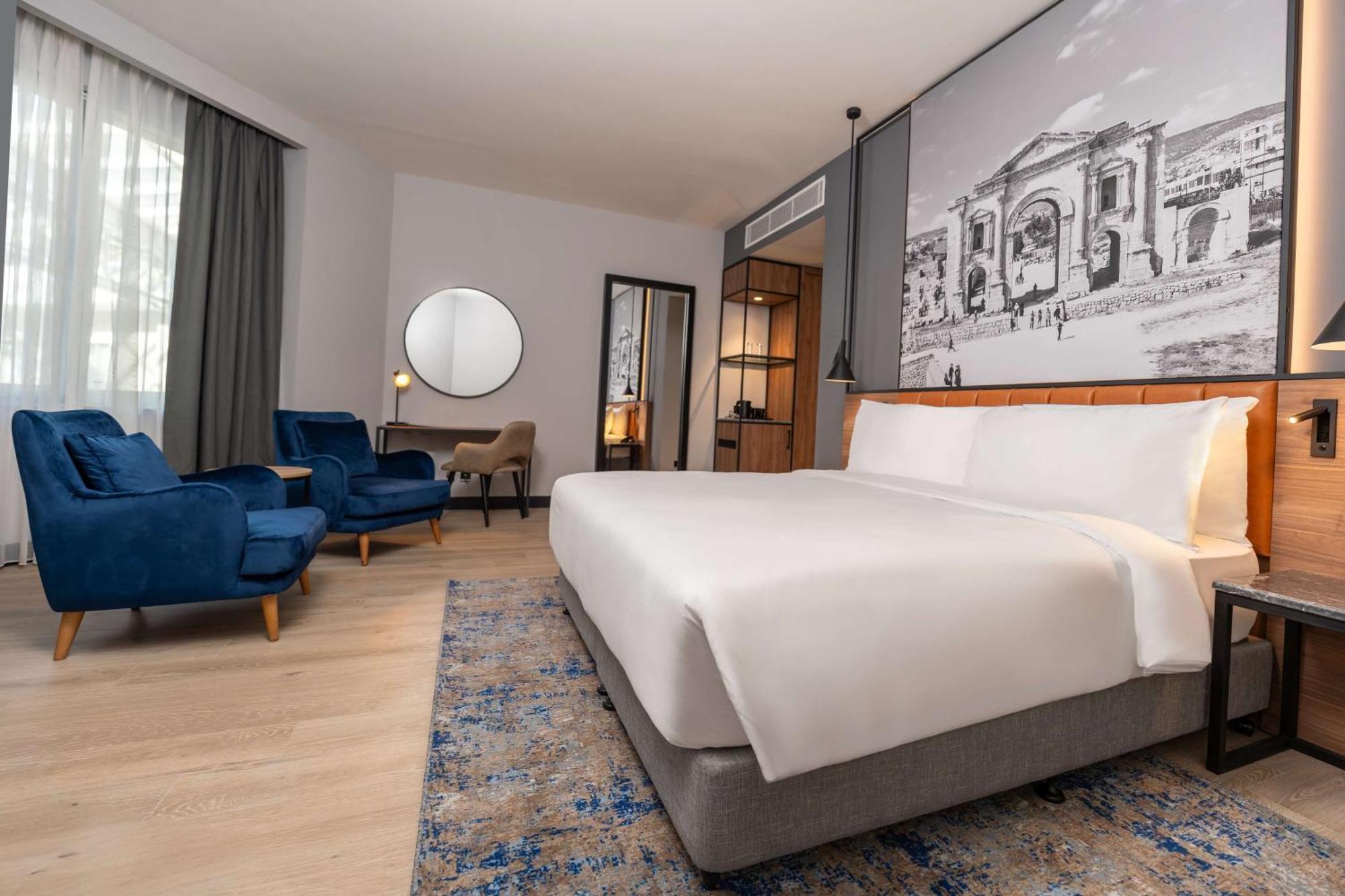 Radisson Blu Hotel, Amman Galleria Mall Eksteriør billede Deluxe room