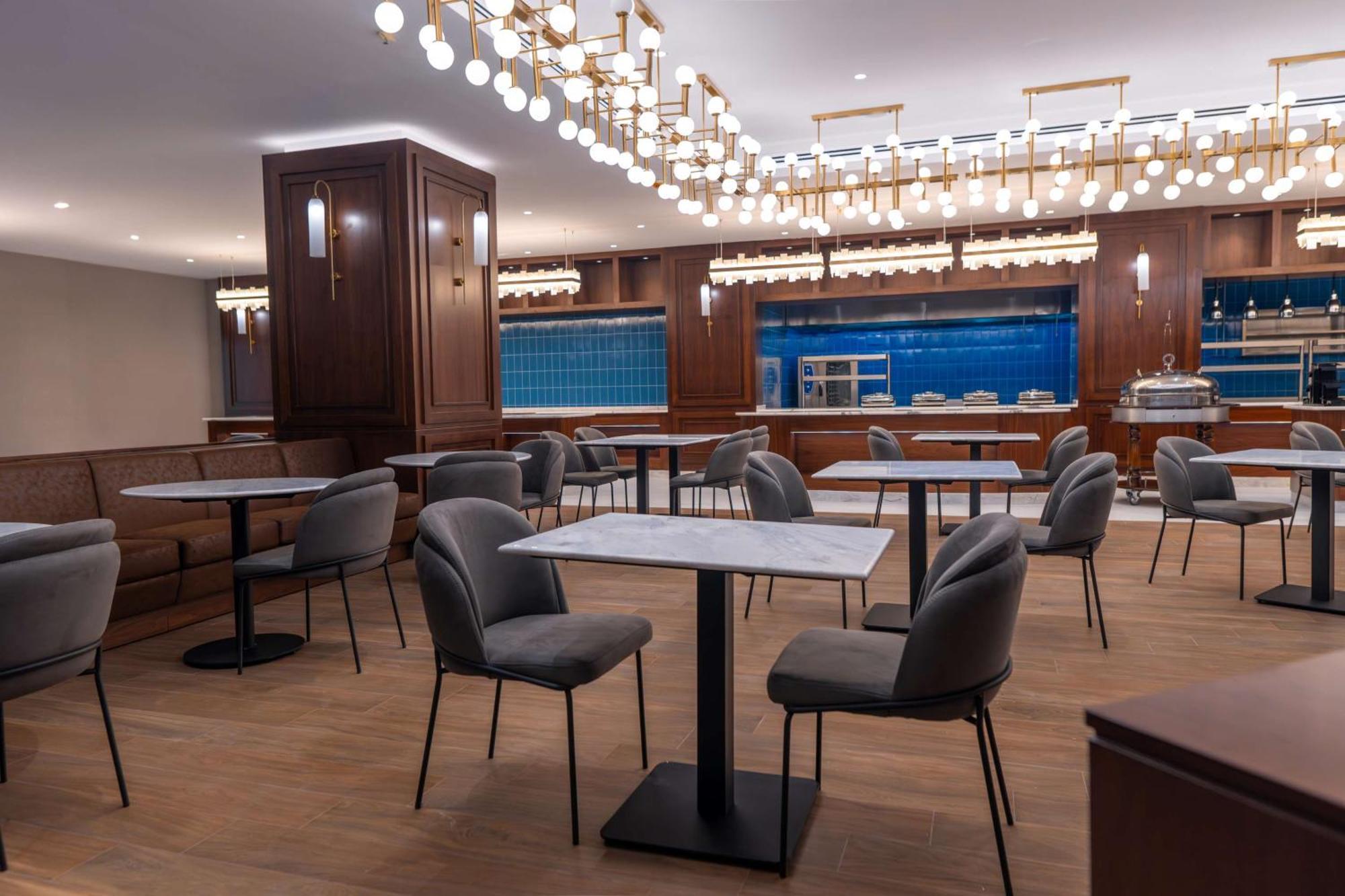 Radisson Blu Hotel, Amman Galleria Mall Eksteriør billede The lounge at London Heathrow Airport