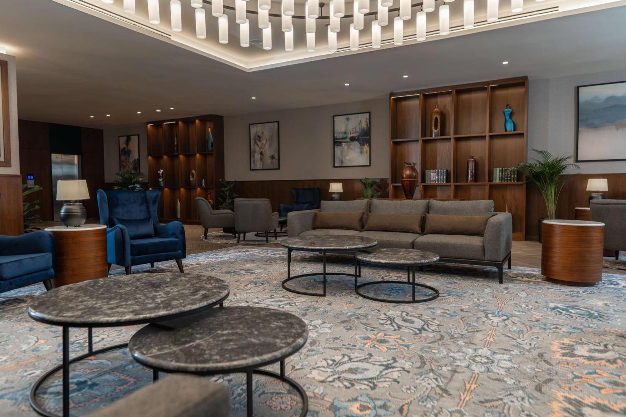 Radisson Blu Hotel, Amman Galleria Mall Eksteriør billede The lounge at the airport