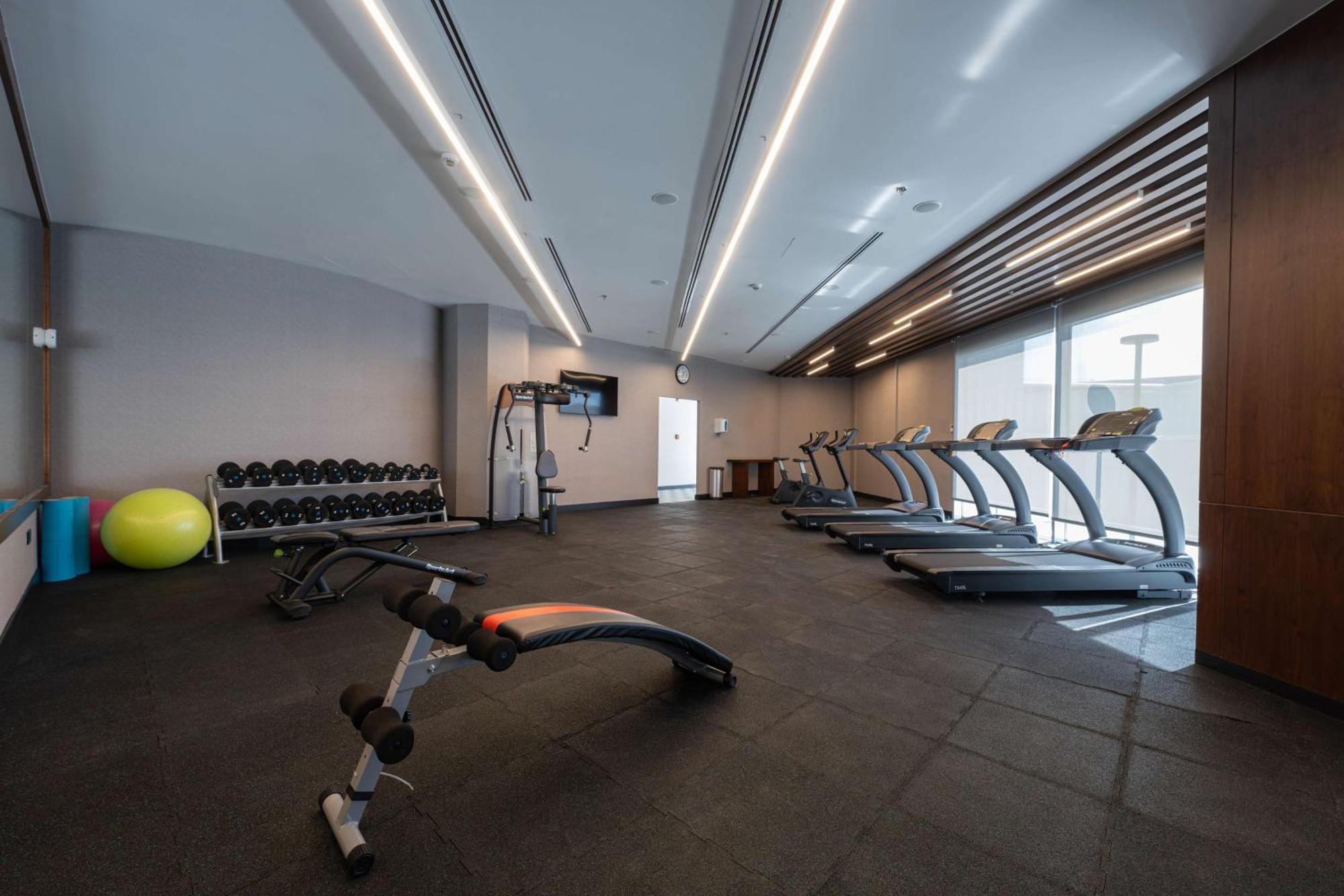 Radisson Blu Hotel, Amman Galleria Mall Eksteriør billede The gym at the hotel